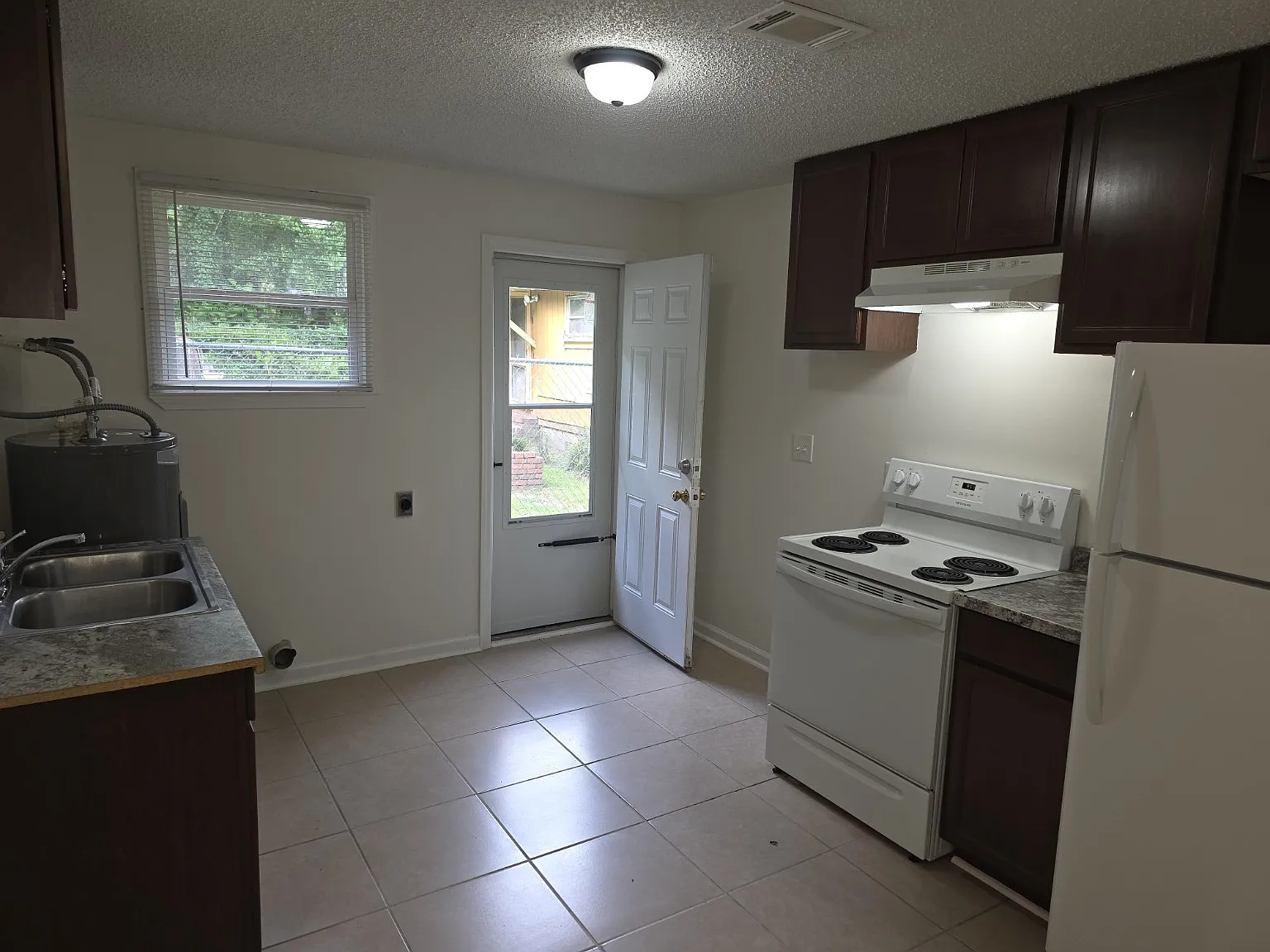 847 Northern St — Photo 2