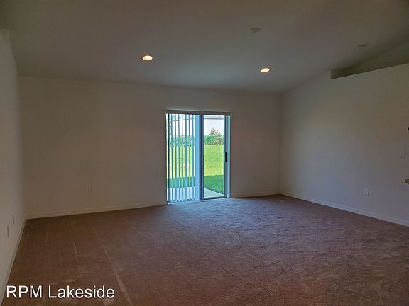 3rd image of 319 Dinner Lake Ct