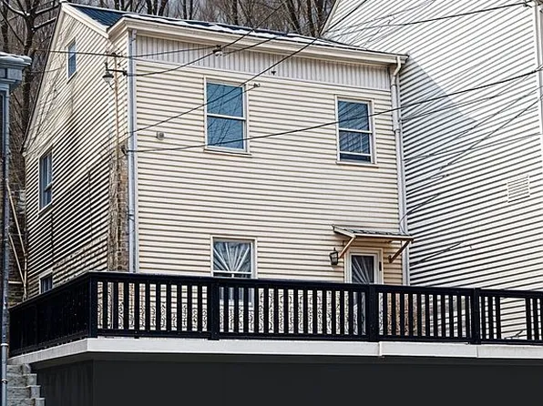 219 Peacock St, Pottsville, PA 17901