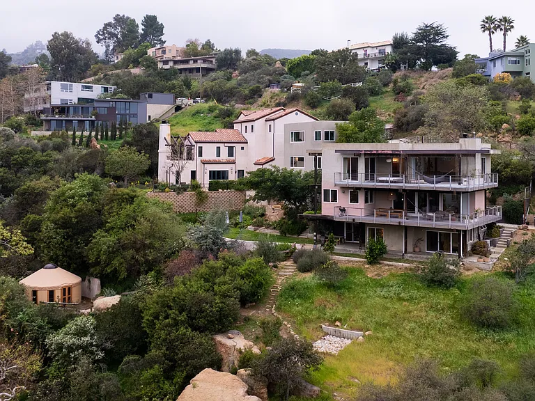 Medley Ln — Photo 46