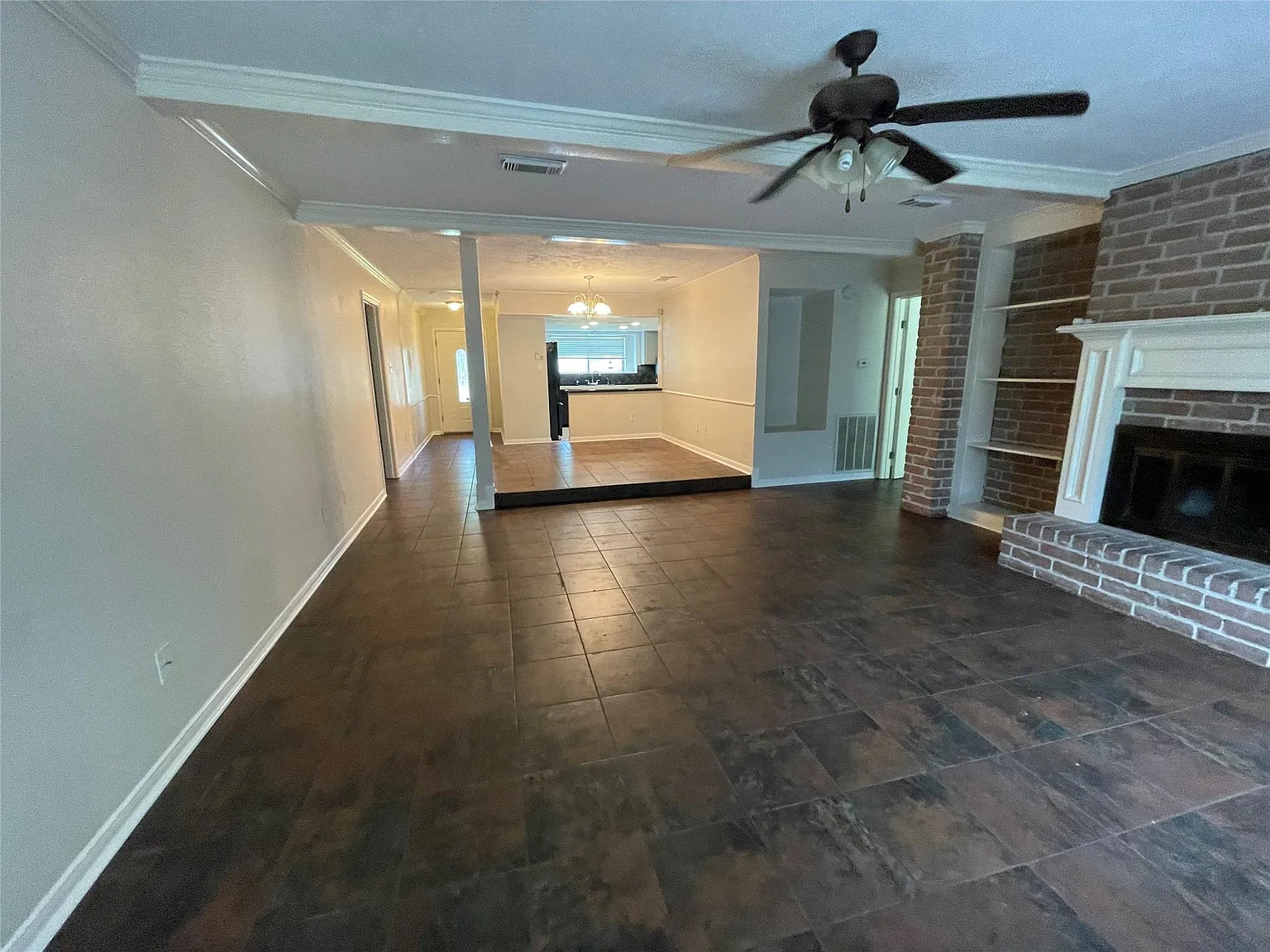 3 bed, 2.0 bath, 1693 sqft, $1,800 — Photo 4