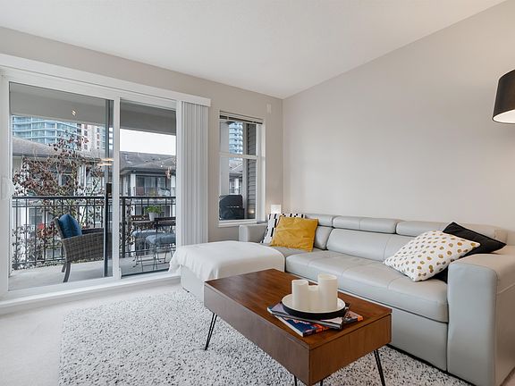 4th image of 4799 Brentwood Dr #201