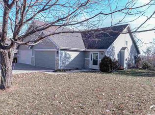 826 N Fieldstone Dr, Lawrence, KS 66049
