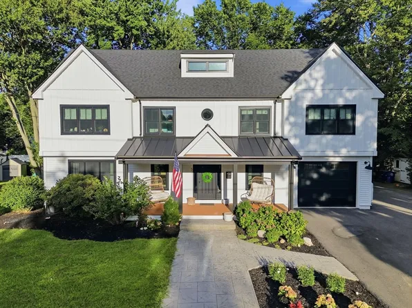 53 Cranmore Rd, Braintree, MA 02184