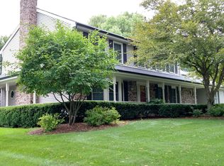 805 Oakview Dr, Algonquin, IL 60102