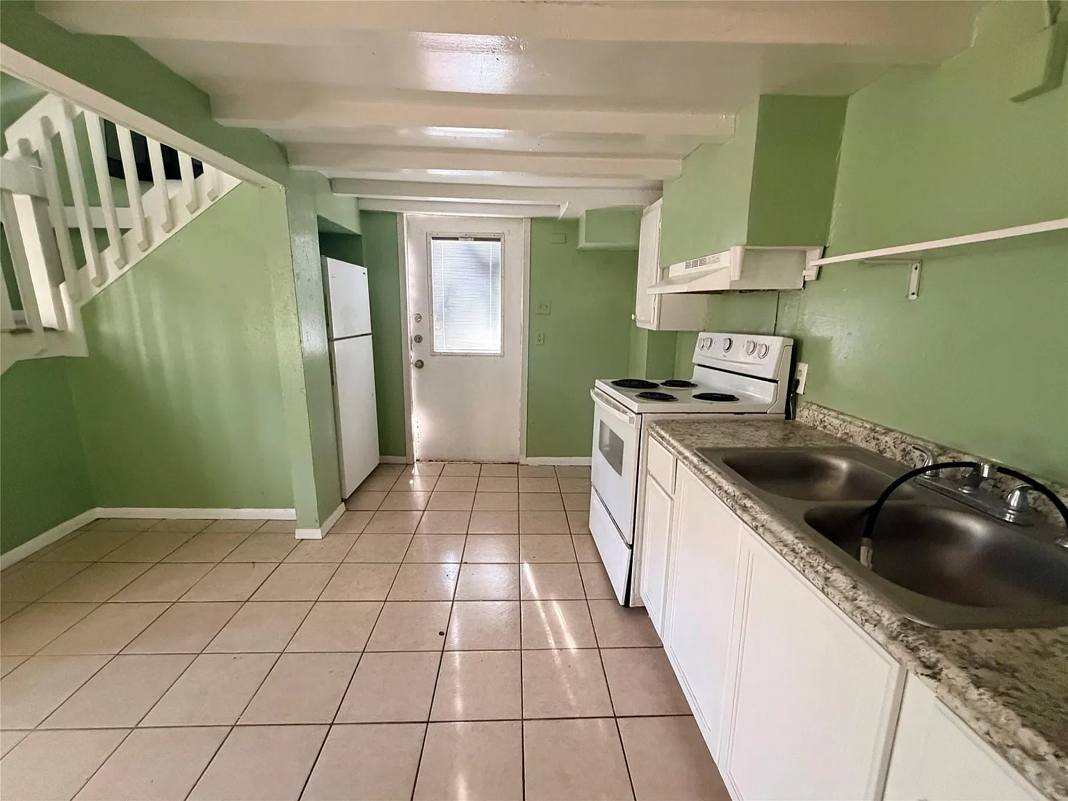 1 bed, 1.5 bath, 1000 sqft, $1,000 — Photo 4