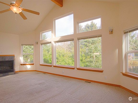 4th image of 768 Island Circle SE