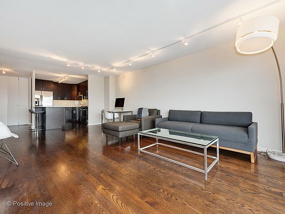 5th image of 2020 N Lincoln Park W APT 23E