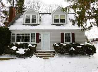 17 Mariners Ln, Northport, NY 11768
