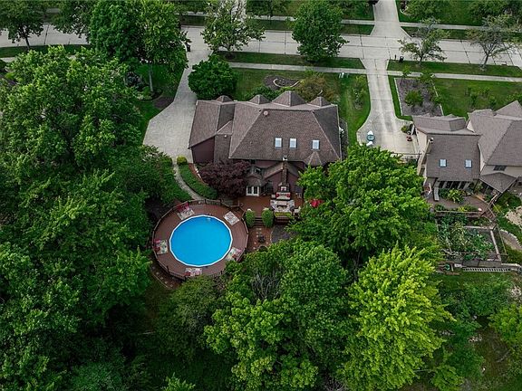 4th image of 10673 Tudor Cir