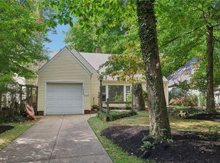 1042 Renfield Rd, Cleveland Heights, OH 44121