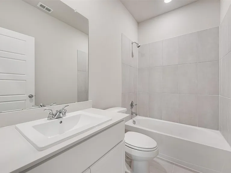 704 Summerberry Dr — Photo 13
