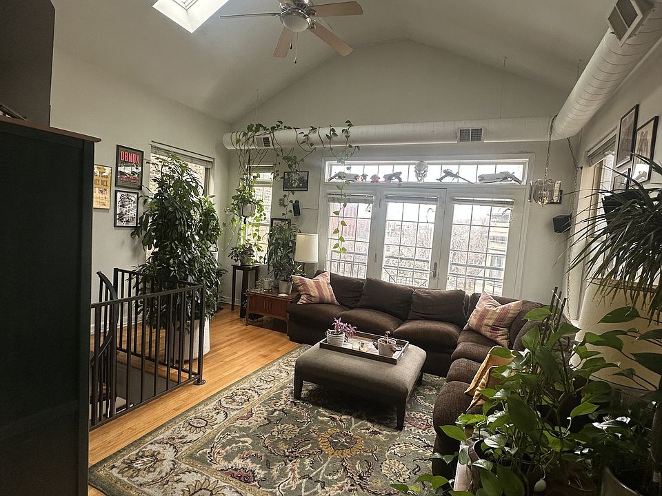1st image of 1627 W Grand Ave #3