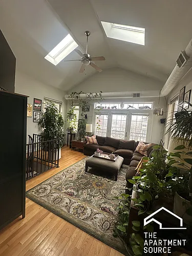 1627 W Grand Ave #3 Photo 1