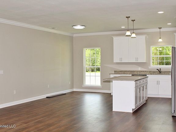 4th image of 108 Pleasant Hills Dr
