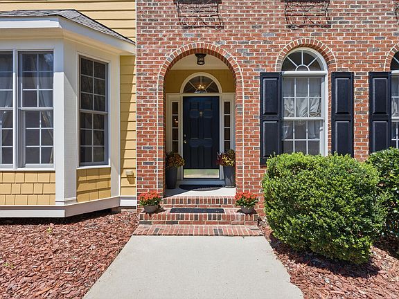 4th image of 49 Donald Dr