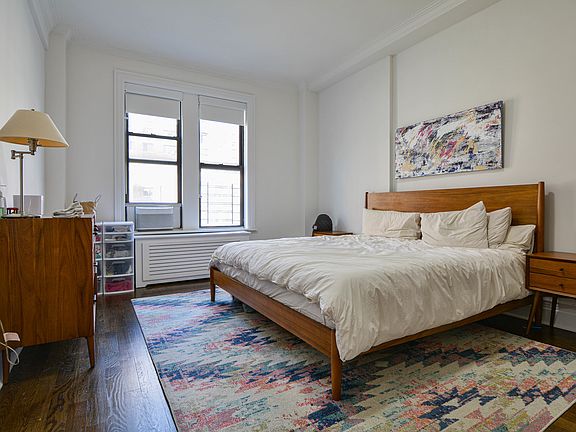 4th image of 166 W 72nd St APT 4B