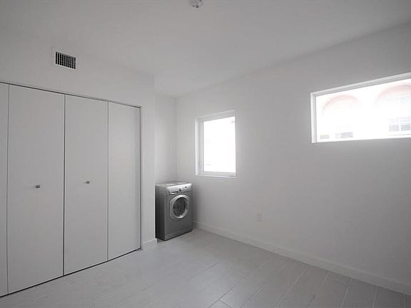 4th image of 742 Meridian Ave #1STFLOOR