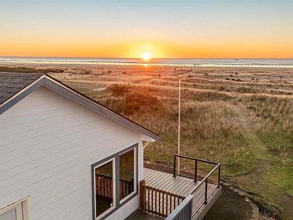 3rd image of 708 Sea Vista Lane