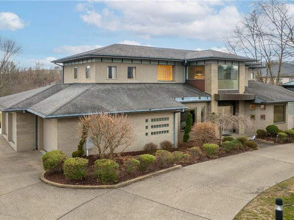 350 N Saratoga Dr S, Uniontown, PA 15401