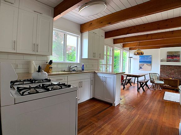 5th image of 1361 Park Ln