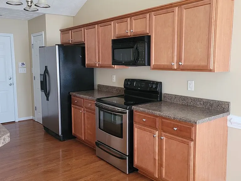 5625 Thackeray Dr — Photo 3