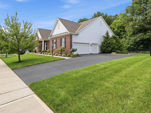 3rd image of 8418 Holmesdale Pl
