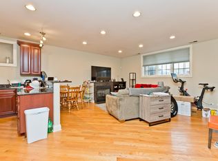 2414 W Moffat St #1D, Chicago, IL 60647