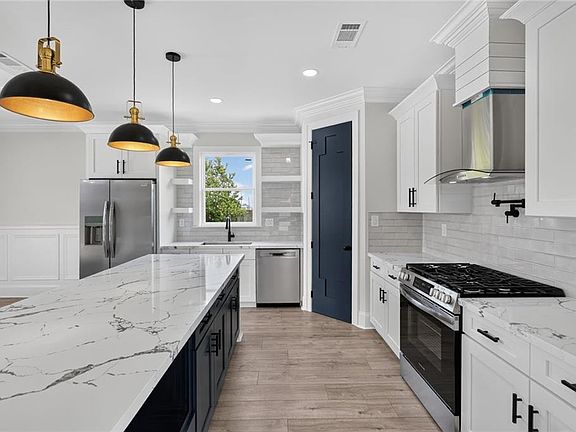 3rd image of 3713 Ventura Park