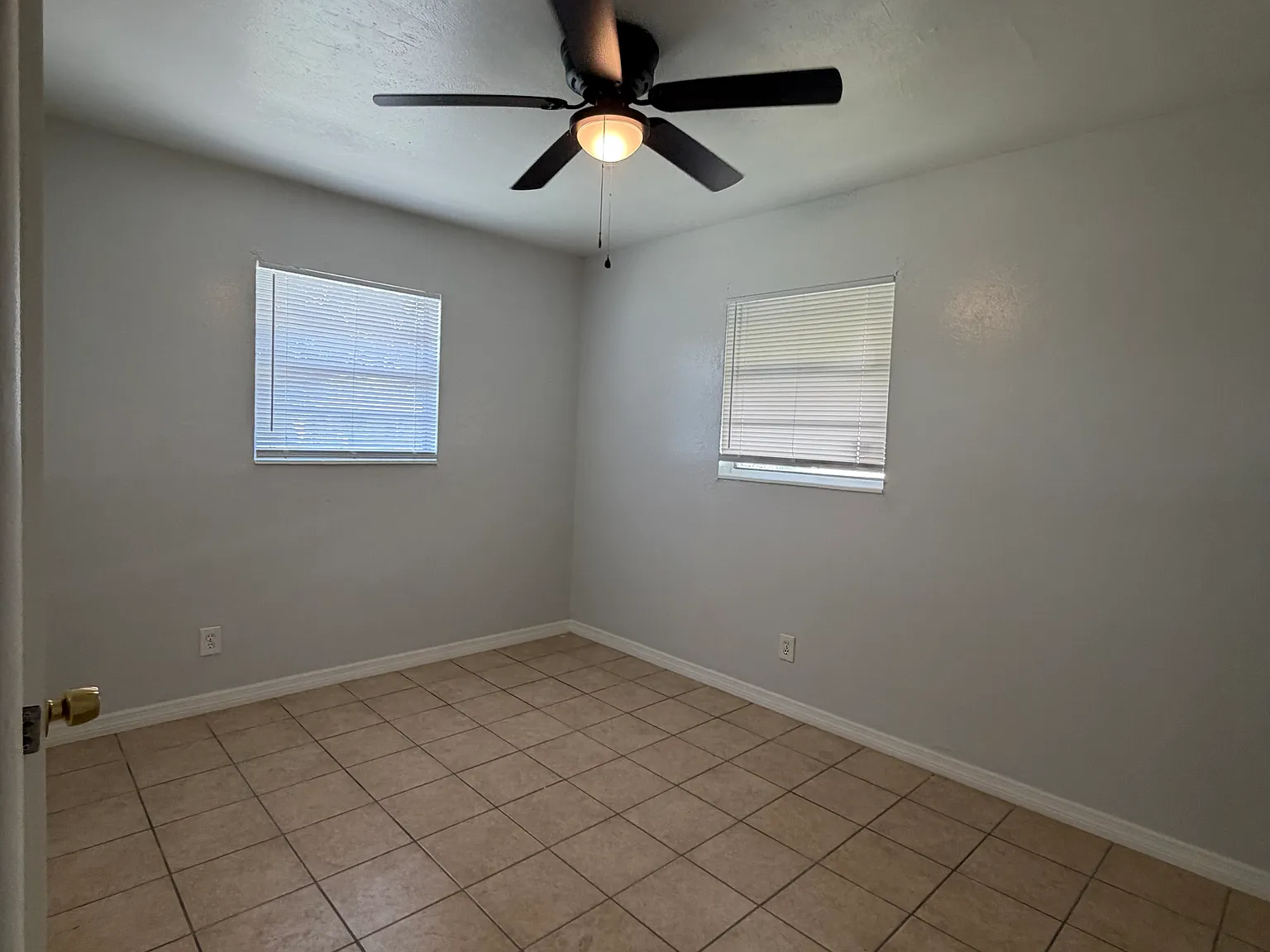 3 bed, 1153 sqft, $2,200 — Photo 4