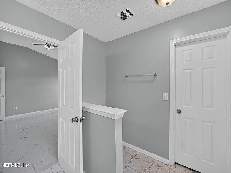 490 Hillside Dr — Photo 25