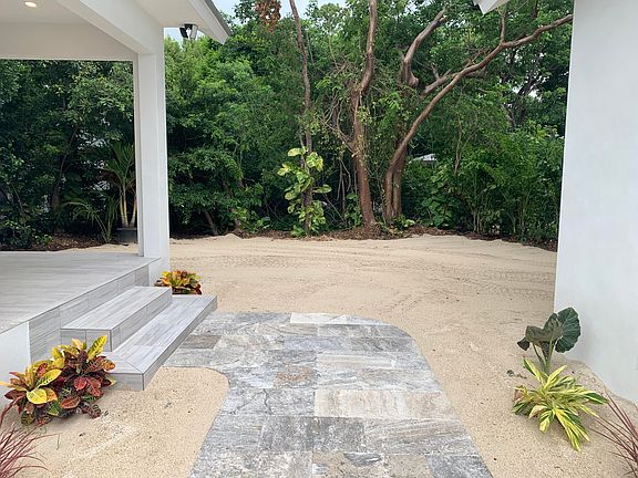 4th image of 158 Orlando Dr