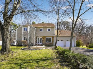 17 Willow Dr, Old Bridge, NJ 08857
