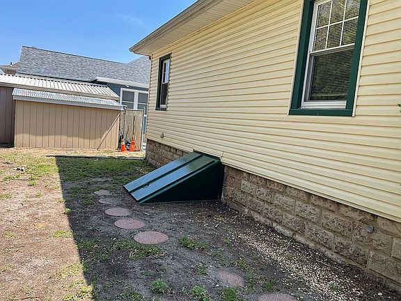 4th image of 235 Craig Ave