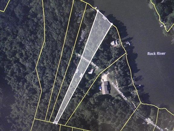 3rd image of W Oakwood Park Dr