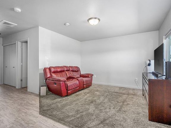 5th image of 511 S Cedar Ave