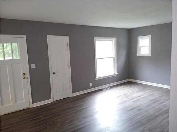 3rd image of 1518 S Dodgion Ave