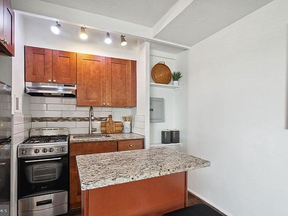 2nd image of 2101 Chestnut St APT 901