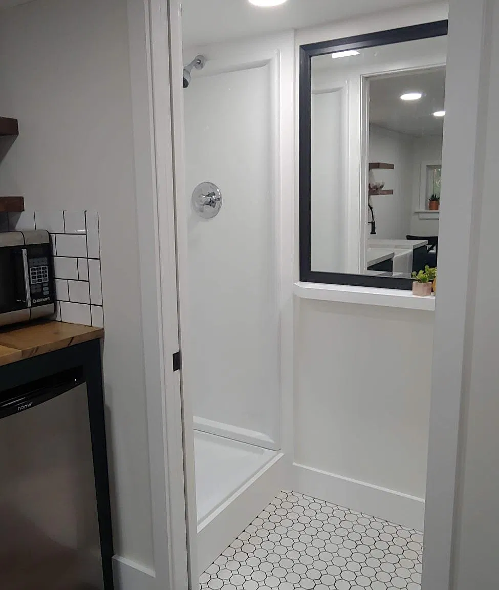 Studio, 220 sqft, $1,100 — Photo 4