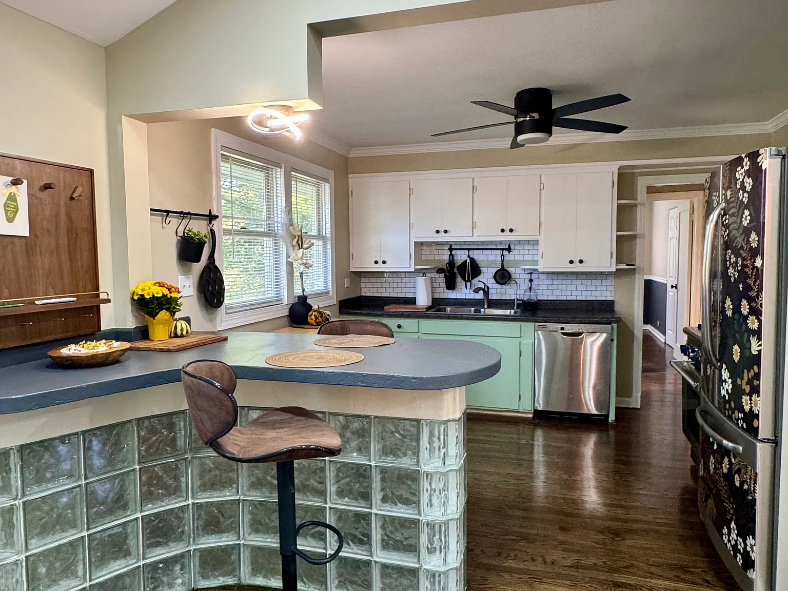3 bed, 1170 sqft, $3,000 — Photo 4