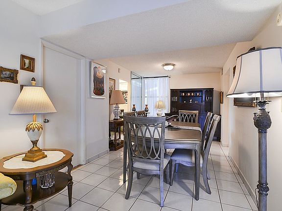 4th image of 18181 NE 31st Ct APT 401