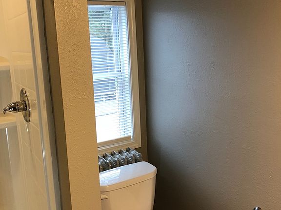 5th image of 301 Isle Royale St APT 1