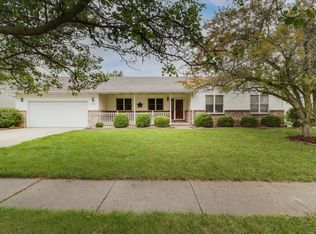 1224 Dianne Dr, Bloomington, IL