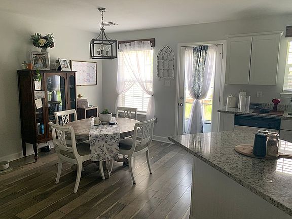 3rd image of 14023 Seymour Dr