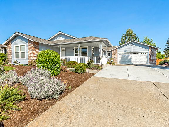 2nd image of 798 Saint Andrews Cir