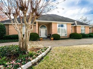 6621 Meadows West Dr S, Fort Worth, TX 76132