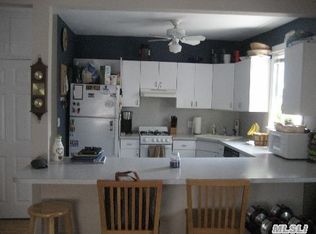 14 York Pl, Williston Park, NY 11596