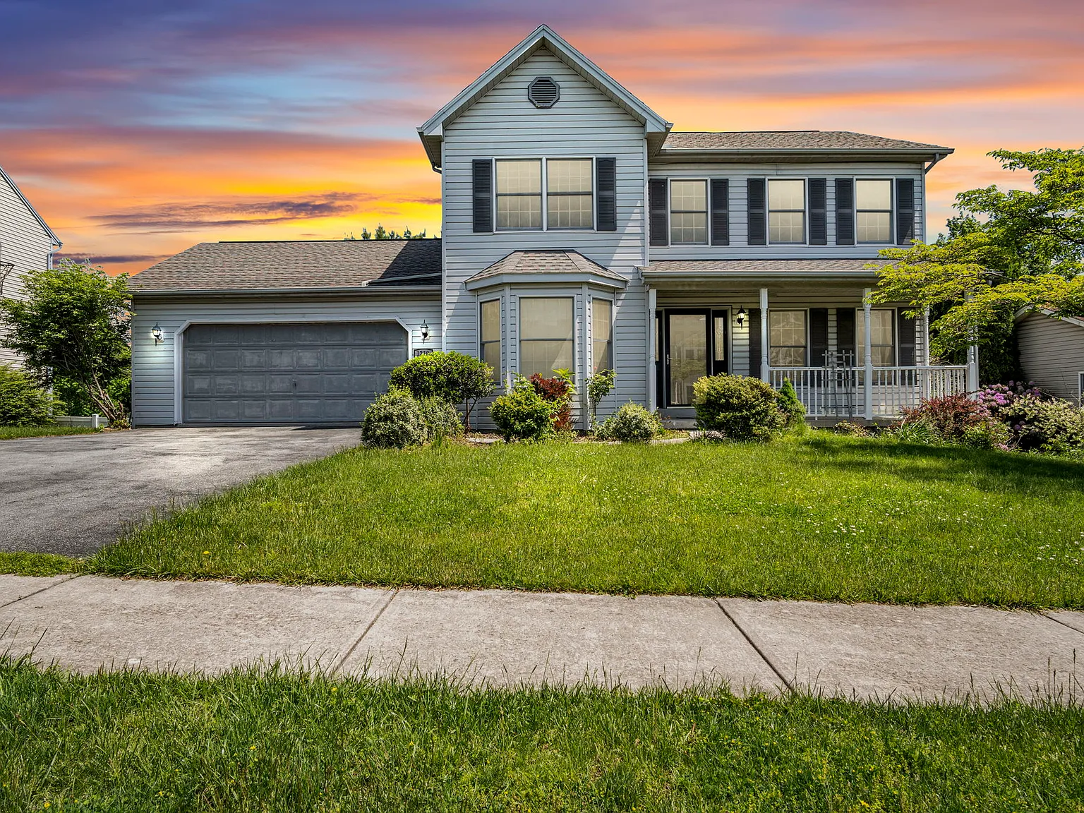 4 bed, 2.5 bath, 1922 sqft, $2,450 — Photo 1