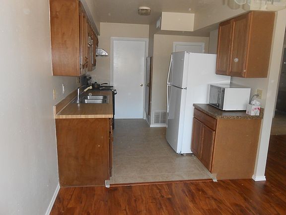5th image of 2604 Custer Pkwy APT B