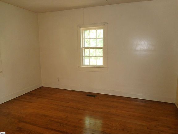 5th image of 176 Collins Ave